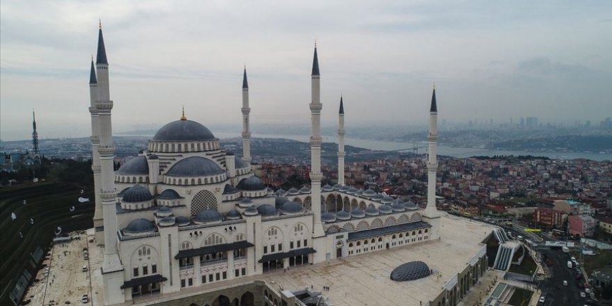 Çamlıca Camisi'nde ilk ezan okundu