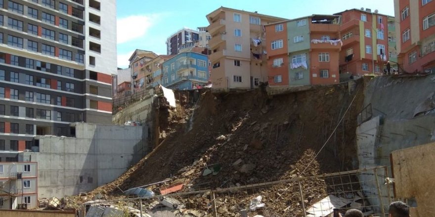 Kağıthane'de çöken binanın yıkılma anı havadan görüntülendi