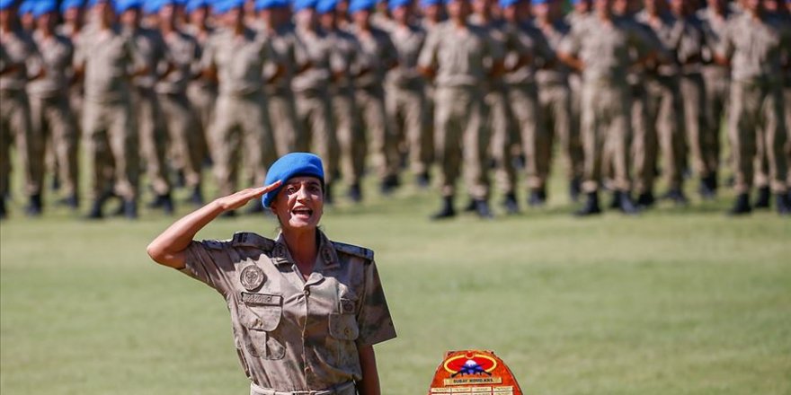 Kadın subay adayı komando kursunun birincisi oldu