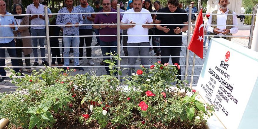 Şehit Halisdemir'in kabrinde ziyaretçi yoğunluğu