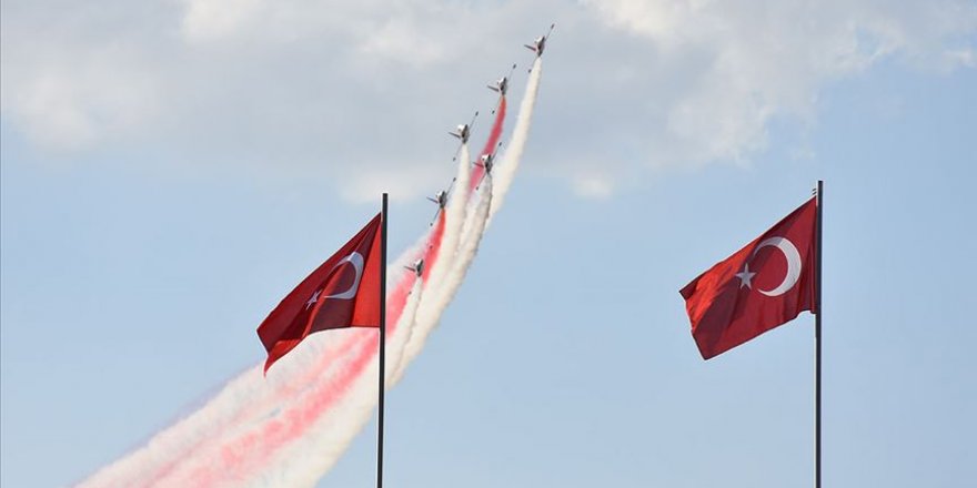 Türk Yıldızları 'Büyük Taarruz' için uçtu