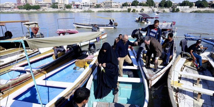 Bağdat'ta köprülerin kapanması vatandaşları teknelere yöneltti