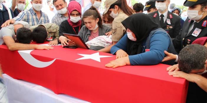 Şehit Astsubay Sinan Aktay düğün yıl dönümünde son yolculuğuna uğurlandı