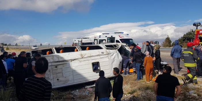 Konya'da minibüs devrildi: 12 yaralı
