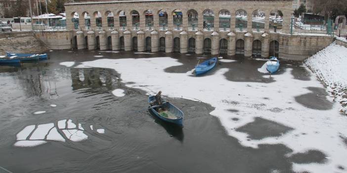 Beyşehir Gölü'nde kartpostallık kar manzaraları