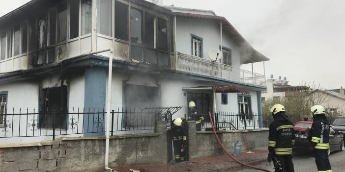 Konya'da çakmakla perdeyi tutuşturan çocuk müstakil evi yaktı