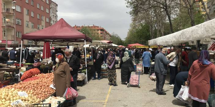 Konya’da tam kapanma öncesi semt pazarlarında yoğunluk