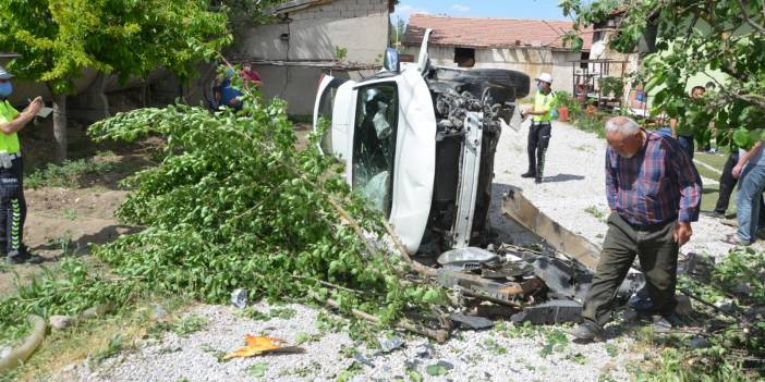 Konya'da hafif ticari araç ile cip çarpıştı: 4 yaralı