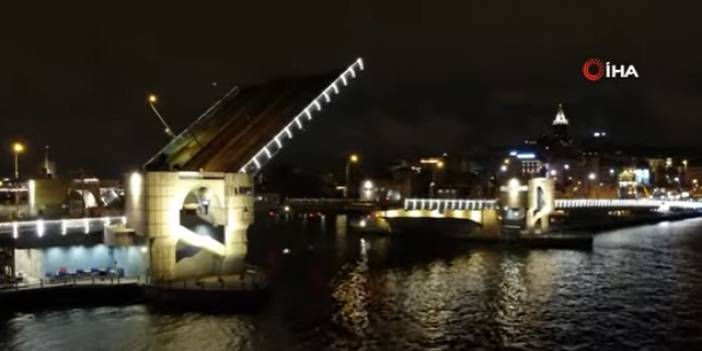 Galata Köprüsü Deniz Trafiğine Açıldı, O Anlar Havadan Görüntülendi