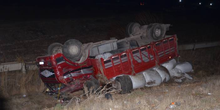 Konya’da tır ile kamyon çarpıştı, sürücü yaralandı