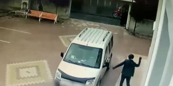 Konya’da araçtan para çalan hırsızlar kamerada