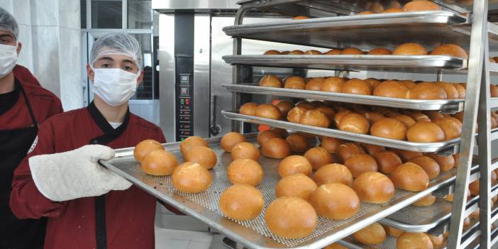 Öğrenciler fırının başına geçti, günlük 15 bin ekmek üretecek