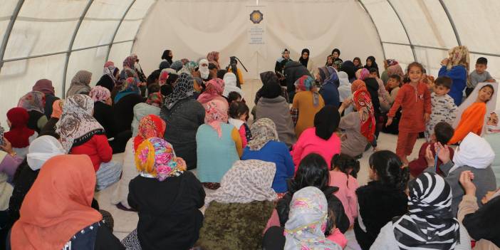 Çadır kentte kadınlara özel kandil programı düzenlendi