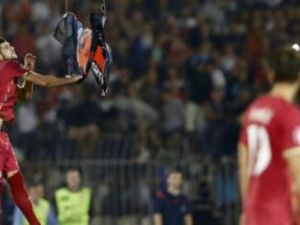 Sırbistan-Arnavutluk maçında büyük olaylar!