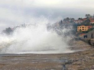 Zonguldak'ta dev dalgalar